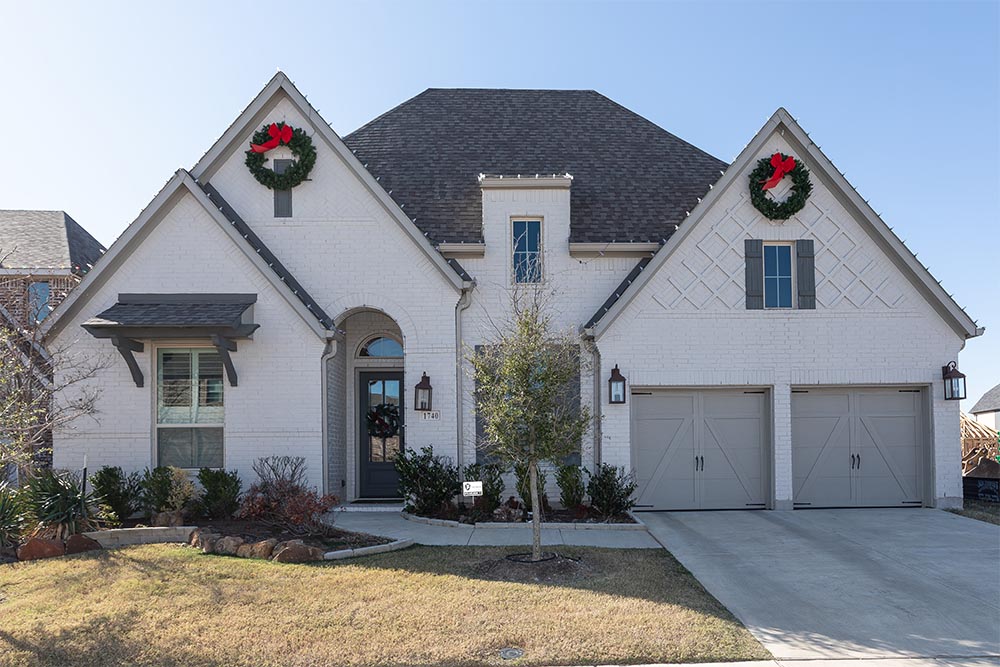 Gorgeous Late Model 3000SF One Story Home for Sale in Light Farms, Celina