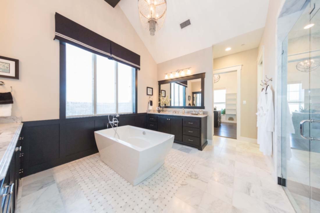 Southgate Homes master bath w/ soaker tub