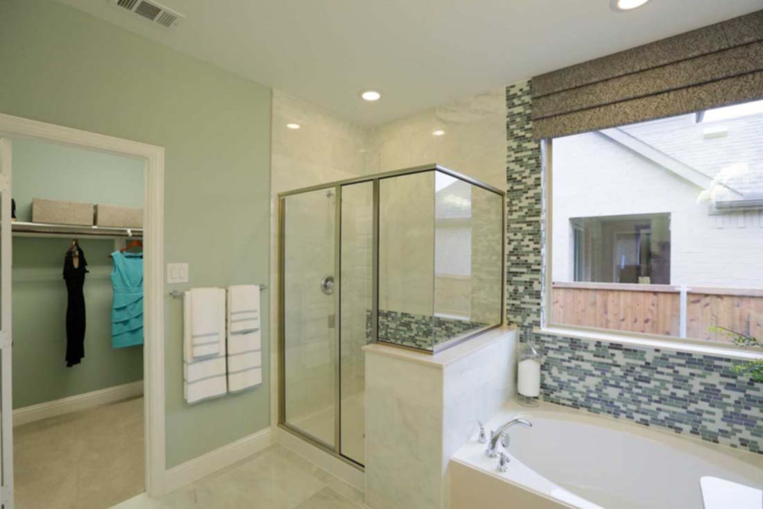 Ashton Woods Homes master bath w/ walk-in closet