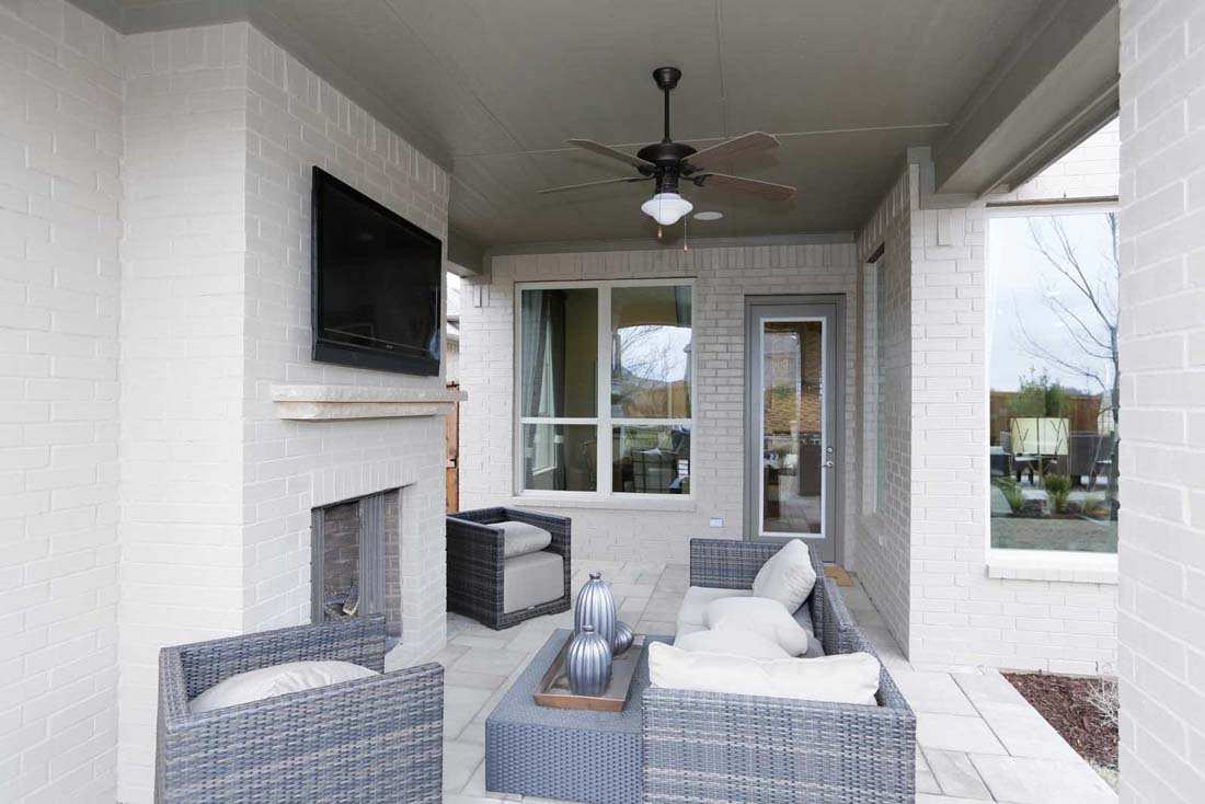 Ashton Woods Homes outdoor living area